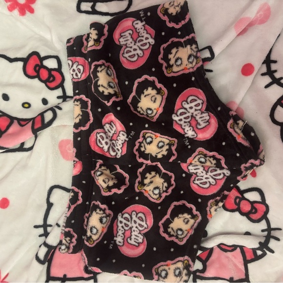 Betty Boop Shorts - Picture 8 of 8